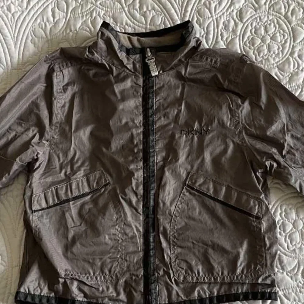 DKNY Hooded Jacket for Boys Zippered Sportswear Lightweight Breathable size 4T